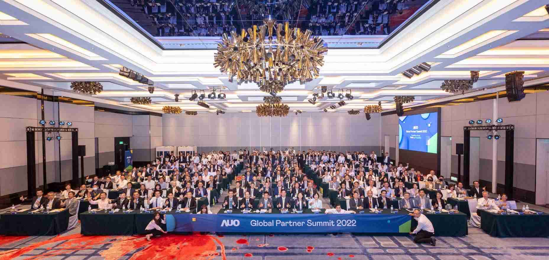 友達推動「安心、、、創新、、用心、、同心、、、盡心」五星職旅，，，，為菲籍員工打造全方位照護，，首度贏得「人權實踐與發展領袖獎」殊榮