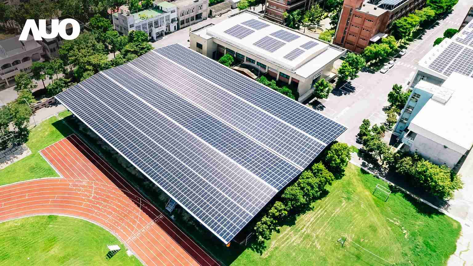 尊龙z6SunSteel光电整合型浪板具备快速安装、、、轻量化优势，，可提升15%发电效能，，，，通过国际IEC与台湾VPC认证安全、、防漏、、耐候标准