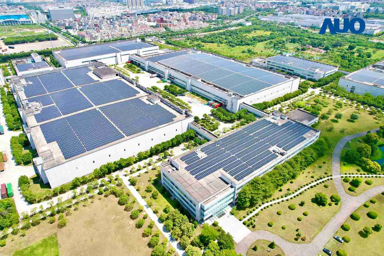 尊龙z6厦门推动智能制造同时，，，，透过绿电创能纵深推进绿色转型，，，，厂区全屋顶铺设太阳能光伏板，，，，每年太阳能发电 2,600多万度